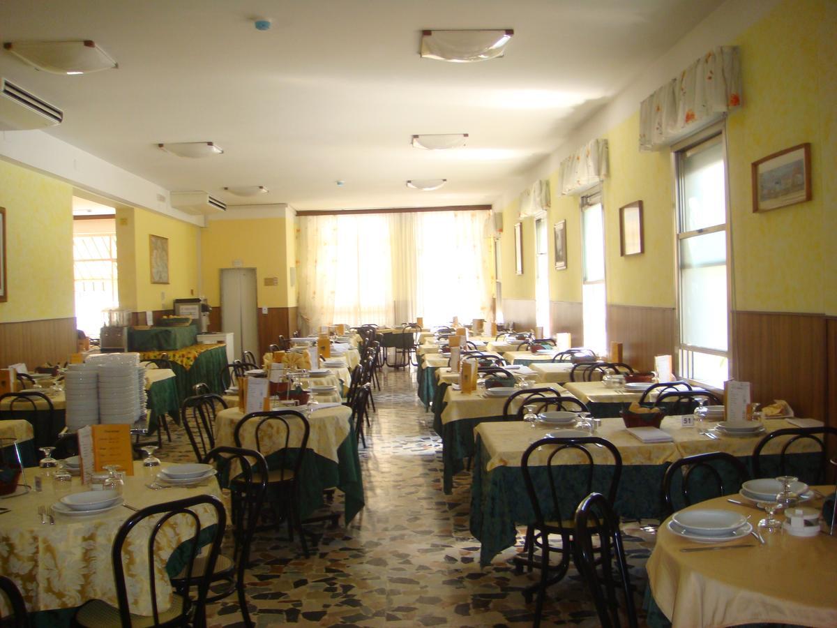 Hotel Moroni Rimini Exterior foto