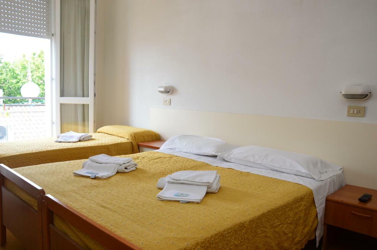 Hotel Moroni Rimini Exterior foto